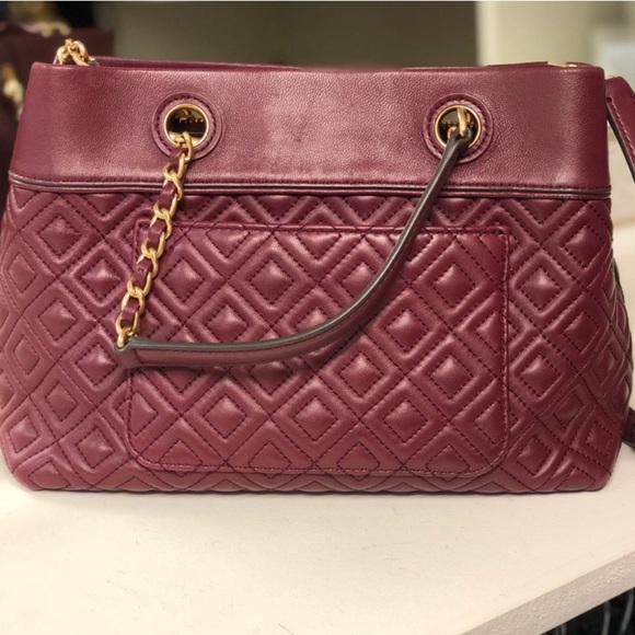 Tory Burch Quilted T bag with gold hardware - Picture 2 of 5